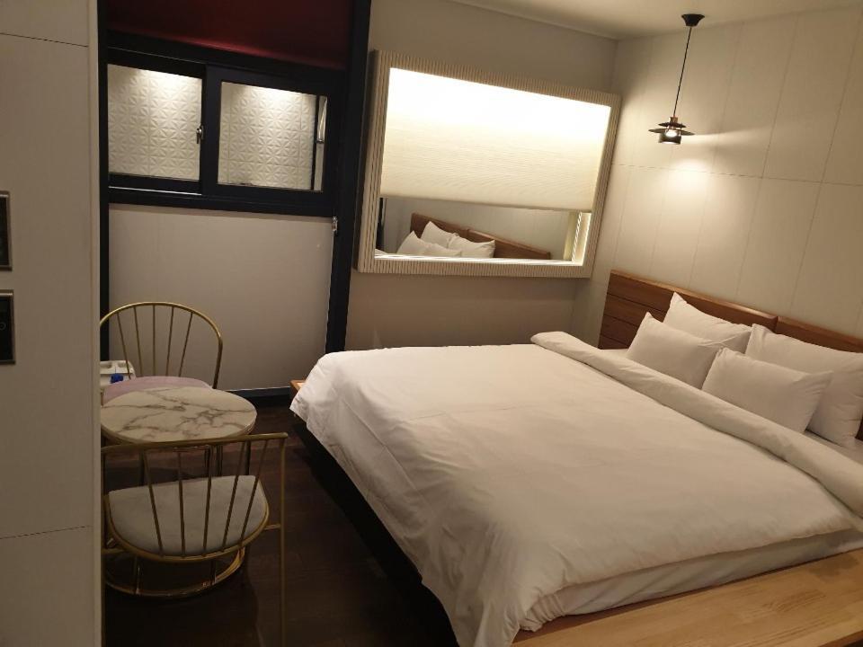 Sinan Equelim Hotel Gwangju Metropolitan City Exterior photo
